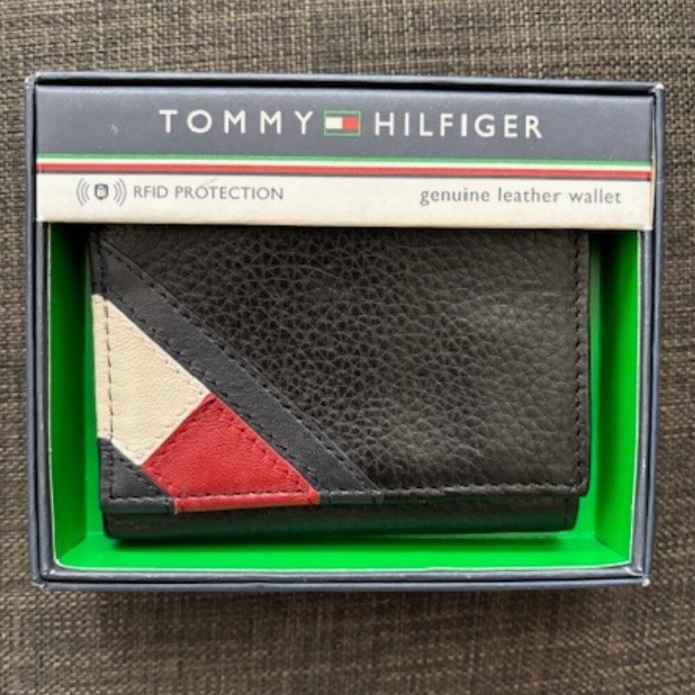 Tommy Hilfiger Orson II Angled Flag Trifold Leather Wallet